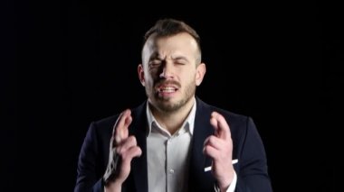 İşadamı Uğur onun elinde onun parmak çarpı işareti