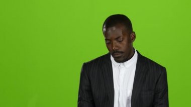 Amerikalı işadamı ağır bir depresyon içinde iflas etmiş durumda. Yeşil ekran