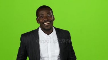 Afro-Amerikan harika adam, onun bir gülümseme her şeyin üstesinden gelir ve kahkaha bulaşıcıdır. Yeşil ekran. Ağır çekim
