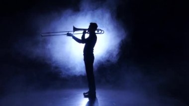 Trombon adam dumanlı studio Rüzgar saz, siluet