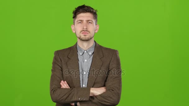 Zakenman reflecteert over de juistheid van de beslissingen die hij maakte. Groen scherm — Stockvideo