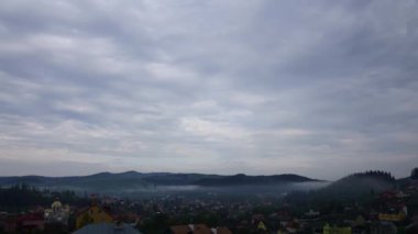Dağlar köy zaman atlamalı bulutlu sabah sabah sis