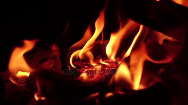Embers and ashes of mighty big fireplace ablaze. Slow motion — Stock Video