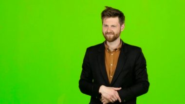 Adam flört ediyor, o gülümsüyor ve gözleri oluşturur. Yeşil ekran