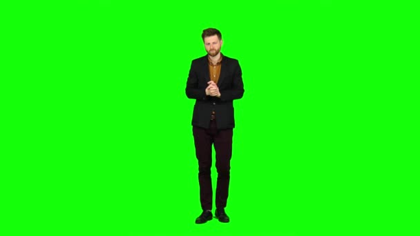 Schläft ein Mann, gähnt, ist schläfrig und will ins Bett. Green Screen — Stockvideo