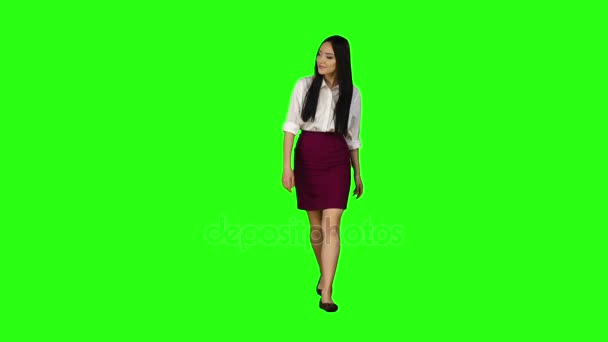 Girl looks around, chooses the right things for herself. Green screen. Slow motion — Stock Video