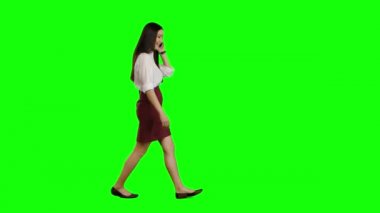 Onun telefon çaldığında Yöneticisi kız gider ve o konuşmaya başladı. Yeşil ekran. Yan görünüm