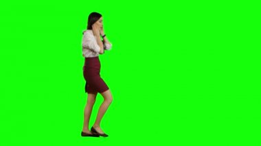 Asyalı kız çalıştıran ve Evet. Yeşil ekran