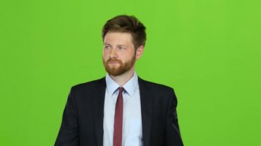 İşadamı bir toplantıya gidiyor ve selamlar sallayarak. Yeşil ekran