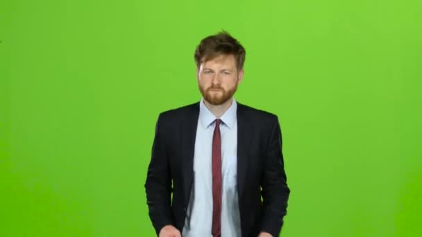 Geschäftsmann ist spät dran und sehr besorgt, er ist müde, läuft. Green Screen — Stockvideo