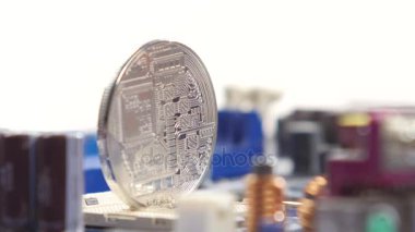Bir anakart üzerinde Bitcoin sanal para birimi yerine cpu gümüş. Yeni metal cryptocurrency bitcoin devre