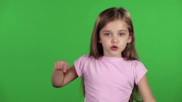 Baby swears with his girlfriend. Green screen. Slow motion — Stock Video