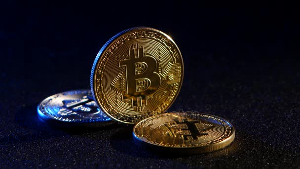 Κρυπτό νόμισμα countrys είναι bitcoin δημοφιλείς για τους ανθρώπους. Μαύρο φόντο — Αρχείο Βίντεο