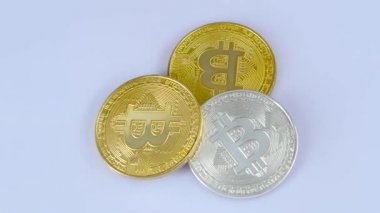 İplik bitcoins masaya