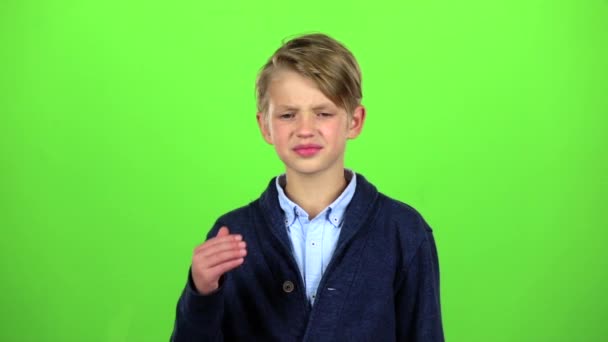 아이 심한 두통으로 고통 이다. 녹색 화면입니다. 슬로우 모션 — 비디오