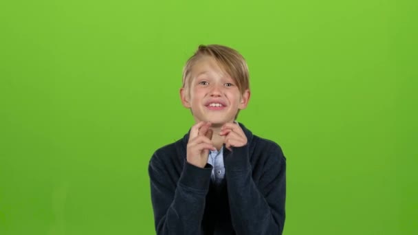 Çocuk çocuk onun parmak çarpı işareti, hayranıdır, ama takım kaybetti. Yeşil ekran — Stok video