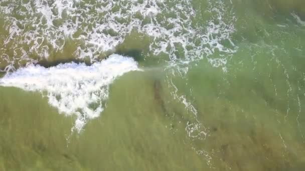 Top view of the foaming turquoise waves. Aerial survey — Stock Video