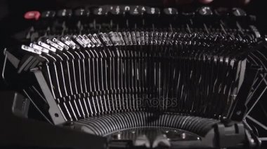 Komut dosyası yazarları bir daktilo üzerinde film için bir senaryo yazar