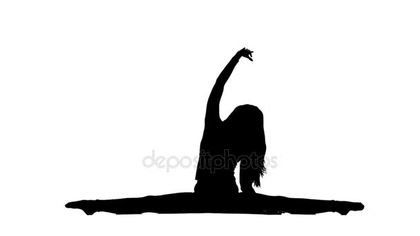 La gimnasta se sienta sobre un cordel. Silueta. Fondo blanco. Movimiento lento — Vídeos de Stock