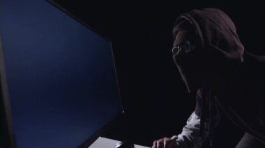 Veri dış ortamlara kopyalar. Yakın çekim