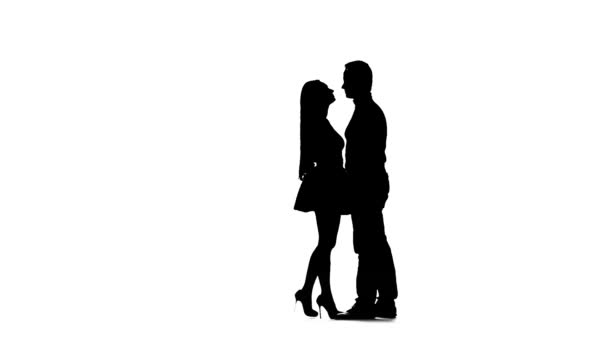 Αγκαλιές αγάπη ζευγάρι. Λευκό φόντο. Σιλουέτα. Αργή κίνηση — Αρχείο Βίντεο