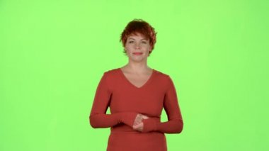 Kadın kıyafetleri tanıtır. Yeşil ekran