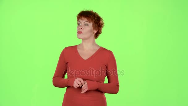 Woman saw a friend and waved at him. Green screen — Stock Video