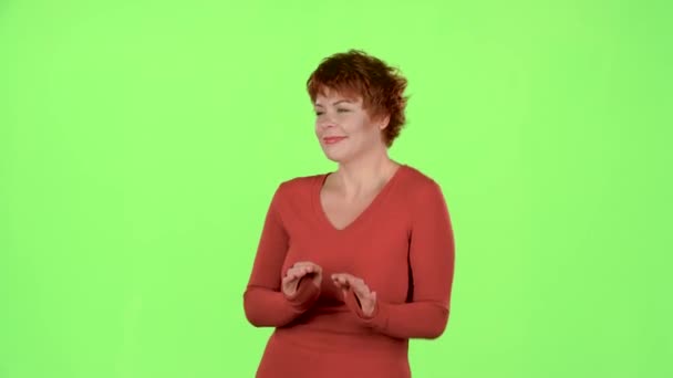 Femme rousse dansant des mouvements sexuels. Écran vert — Video