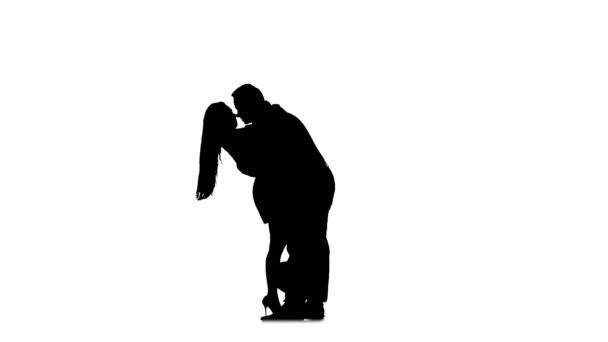 Guy and the girl are kissing. Silhouette. White background. Slow motion — Stock Video