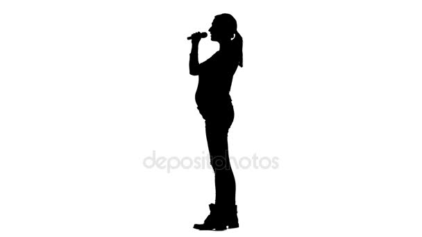 Kız hamile karaoke, şarkı söylüyor. Siluet. Beyaz arka plan. Ağır çekim — Stok video