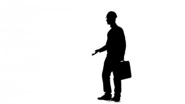 Bir diplomat ellerini ve başını bir kask ile mühendislik. Siluet. Beyaz arka plan