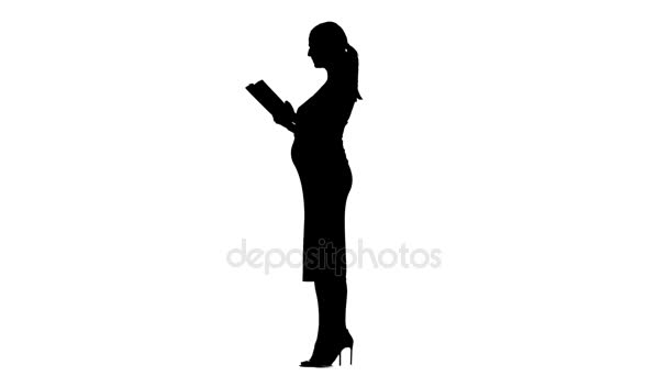妊娠中の女性は、本を読んでいます。シルエット。白い背景。スローモーション — ストック動画