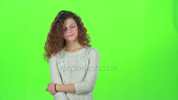 Child is sad in an empty room. Green screen — Stock Video