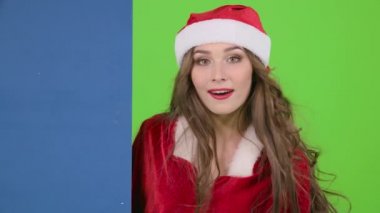 Noel babalar Yardımcısı mavi Pano görünüyor ve bir başparmak aşağı gösterir. Yeşil ekran