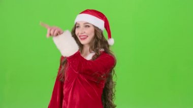 Noel babalar Yardımcısı havadar bir kutlama yeni yıl üzerinde çizer. Yeşil ekran. Ağır çekim