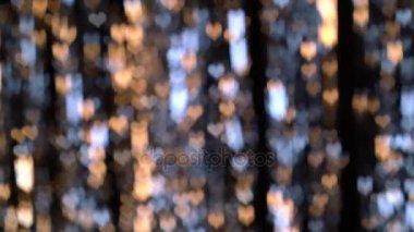 Kalp yanıp sönen ışıklar şeklinde. Bokeh arka plan