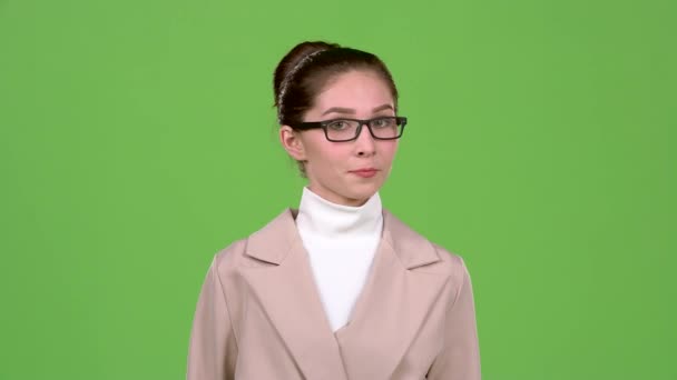 Girl is angry with her subordinates. Green screen. Slow motion — Stock Video