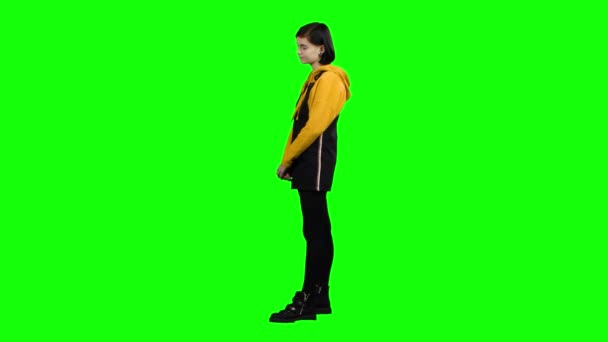 Girl takes offense at her friend, turned away from him. Green screen. Side view — Stock Video