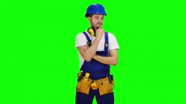 Oluşturucu düzgün bir bina için bir kroki çizim yapmayı düşünüyor. Yeşil ekran