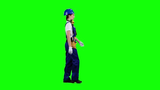 Girl is walking in a helmet to work. Green screen. Side view — Stock Video