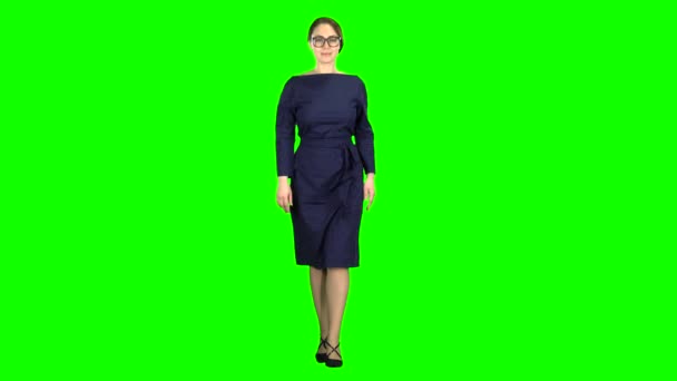 Teacher goes to class. Green screen — Stock Video