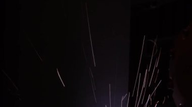 Metal yapılar lazer plazma tedaviden kıvılcım