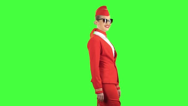 Girl in sunglasses is walking. Green screen. Side view — Stock Video