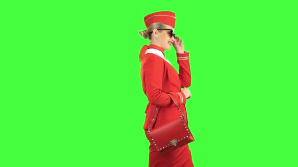 Girl in sunglasses is walking. Green screen. Side view — Stock Video