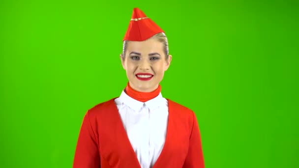 Stewardess stappen en winks. Groen scherm — Stockvideo