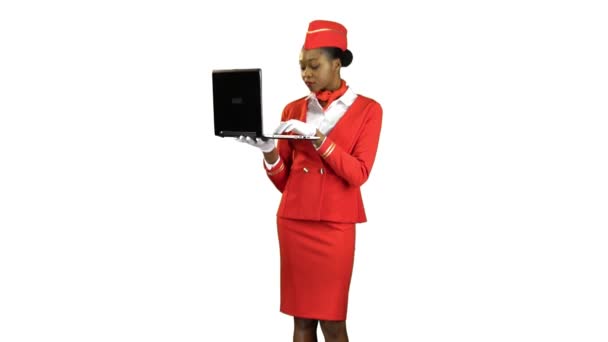 Afro-amerikai stewardess a szöveget nyomtatja ki. Alfa-csatorna — Stock videók