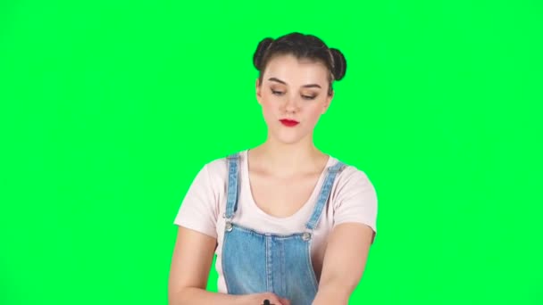 Girl makes selfie on mobile phone using selfie stick on green screen, slow motion — 图库视频影像