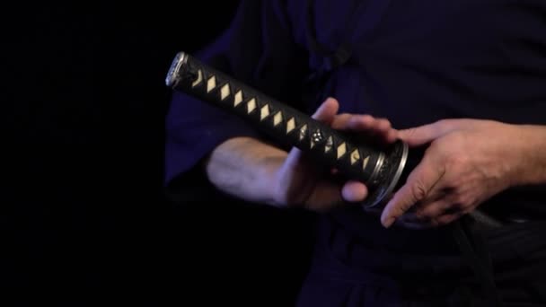 Dramatic studio shot of man holding samurai sword. Close up — Stock Video