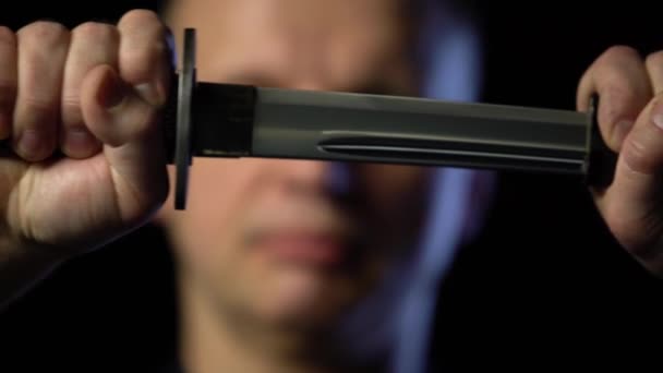 Dramatic studio shot of man holding samurai sword. Close up — Stock Video