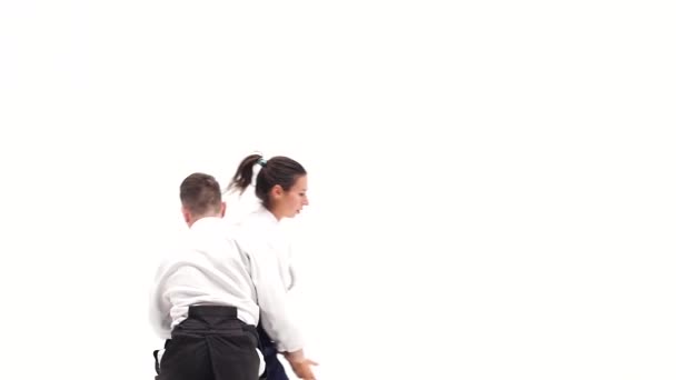 Atleta e mulher praticando aikido, isolado em branco . — Vídeo de Stock